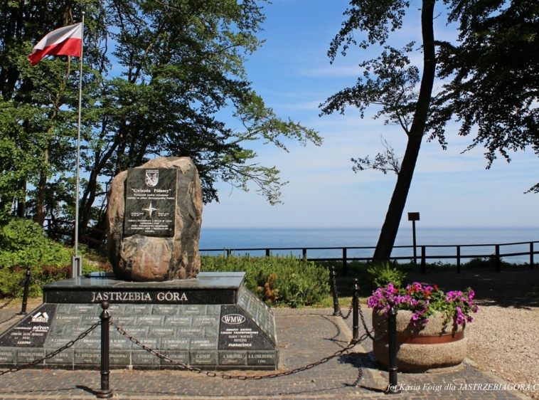 Obelisk Gwiazda Północy w Jastrzębiej Górze  