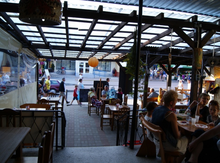 Bar pod tablicą 