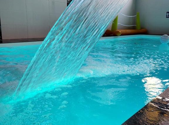 Dom Jastrzębia z basenem i jacuzzi Basen kryty?v=1.0