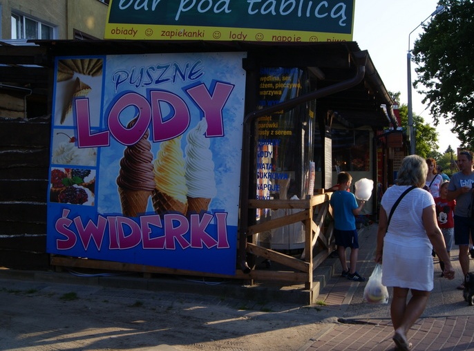 Bar pod tablicą  