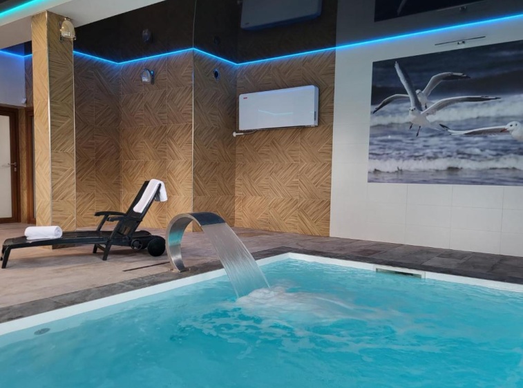 Dom Jastrzębia z basenem i jacuzzi Basen kryty