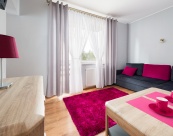 Apartament- pokój wypoczynkowy z balkonem i garderobą