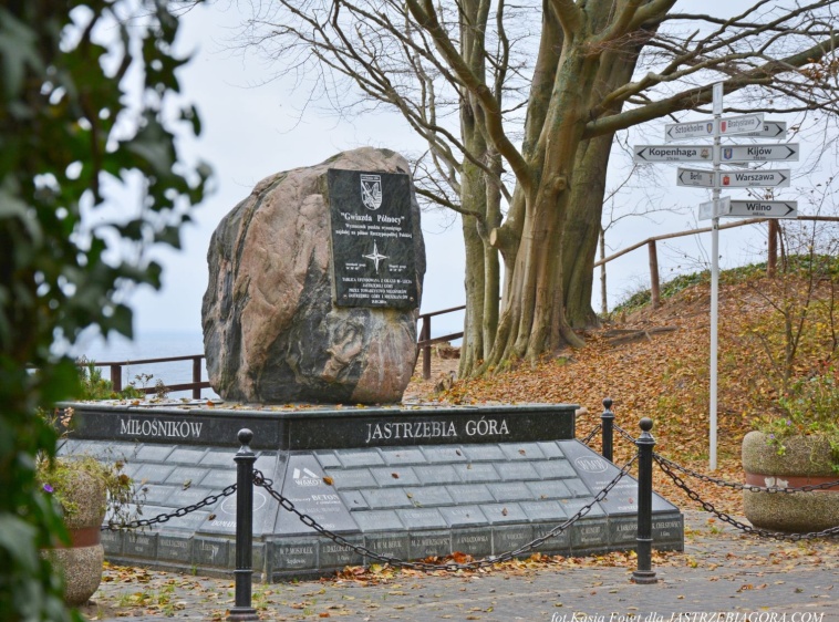Obelisk Gwiazda Północy w Jastrzębiej Górze 